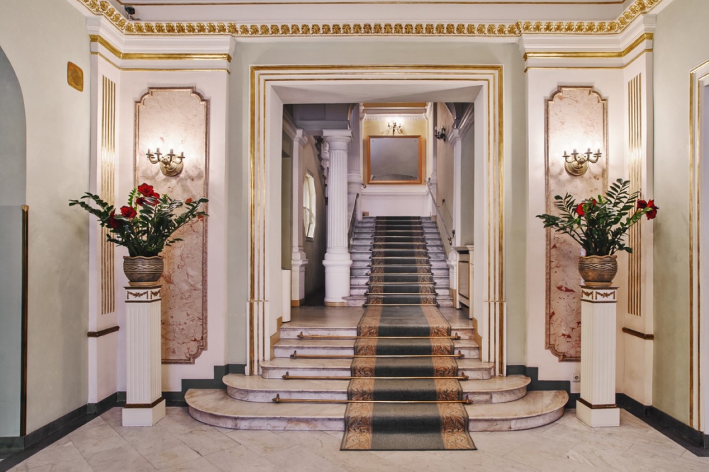 LEGENDARNY HOTEL GRAND